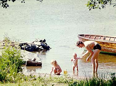 Båthamn och badstrand